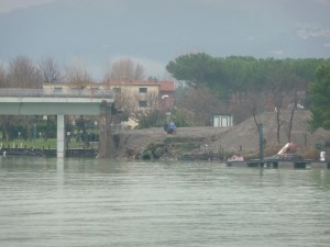 P1010957 Si presentava così dopo l'alluvione dei primi di gennaio del 2010. Noi contribuenti paghiamo.