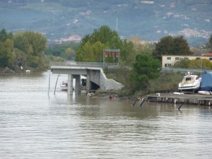 P1050742 Il troncone del Ponte della Colombiera ricostruito dopo l'alluvione dello scorso anno.